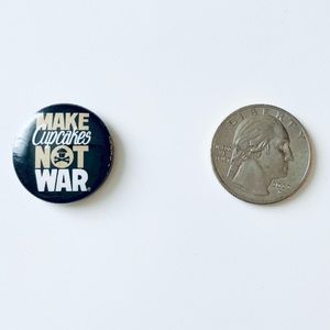 📍 5/$20 Johnny Cupcakes "Make Cupcakes Not War” Pin Button
